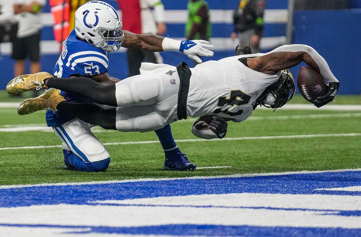 New Orleans Saints running back Alvin Kamara (41) dives for a touchdown